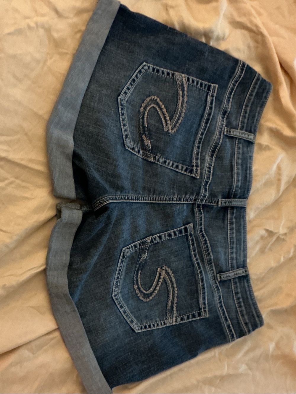 Silver jeans Women’s Dark Blue Denim Roll-Cuff Shorts
